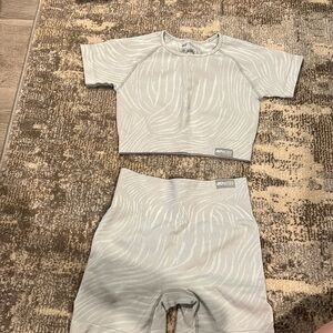 Silver Boh Tee workout set